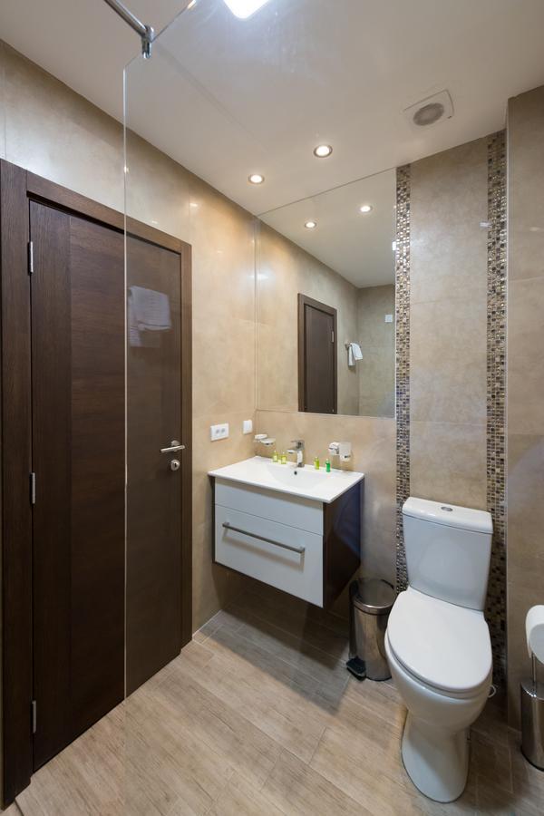 Hotel Crystal Pecinci Bagian luar foto
