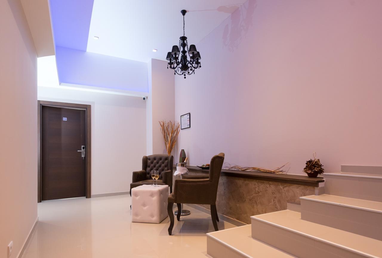 Hotel Crystal Pecinci Bagian luar foto