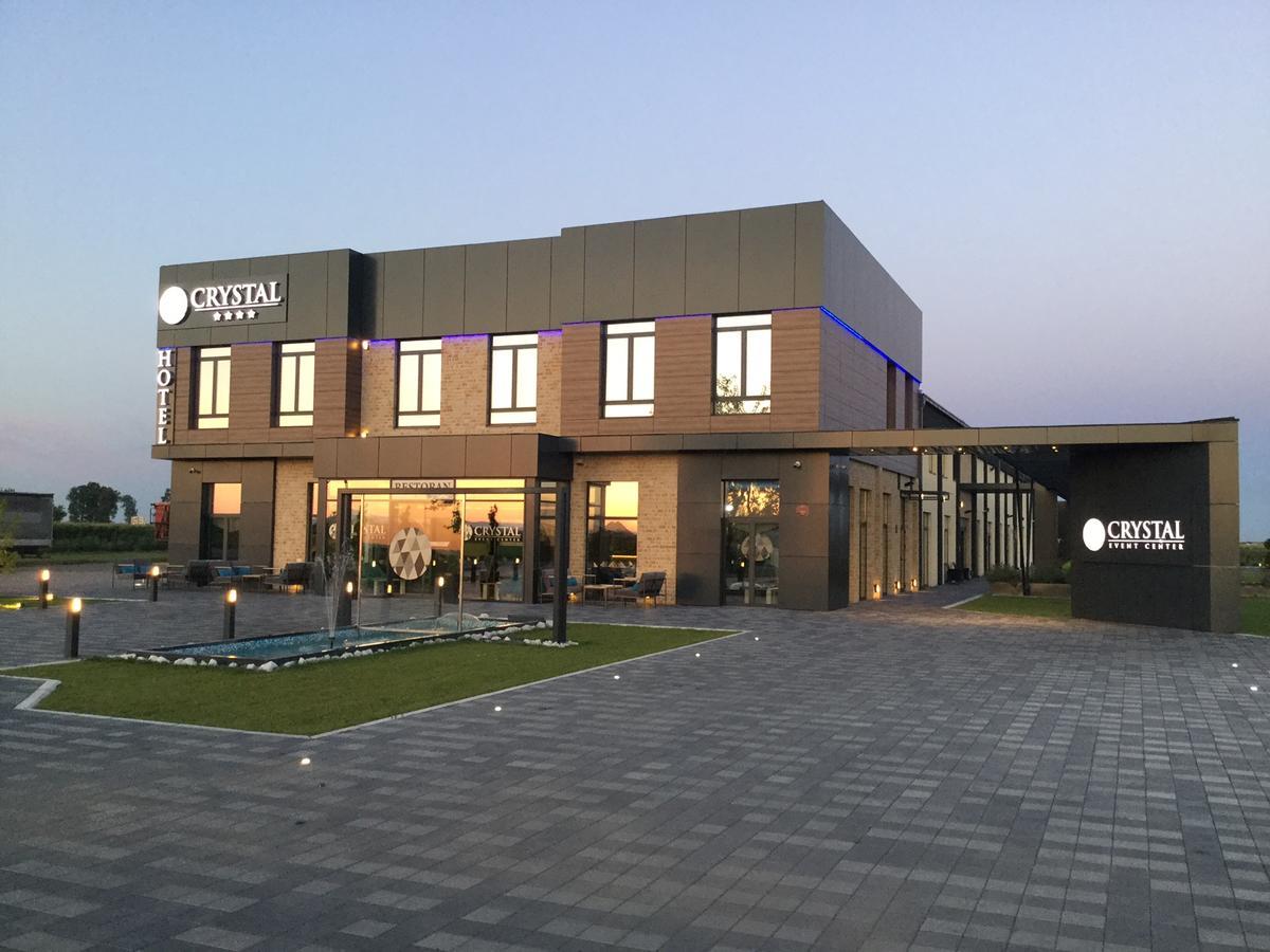 Hotel Crystal Pecinci Bagian luar foto