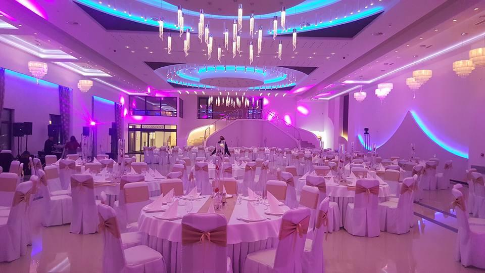 Hotel Crystal Pecinci Bagian luar foto
