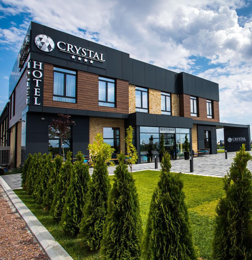 Hotel Crystal Pecinci Bagian luar foto